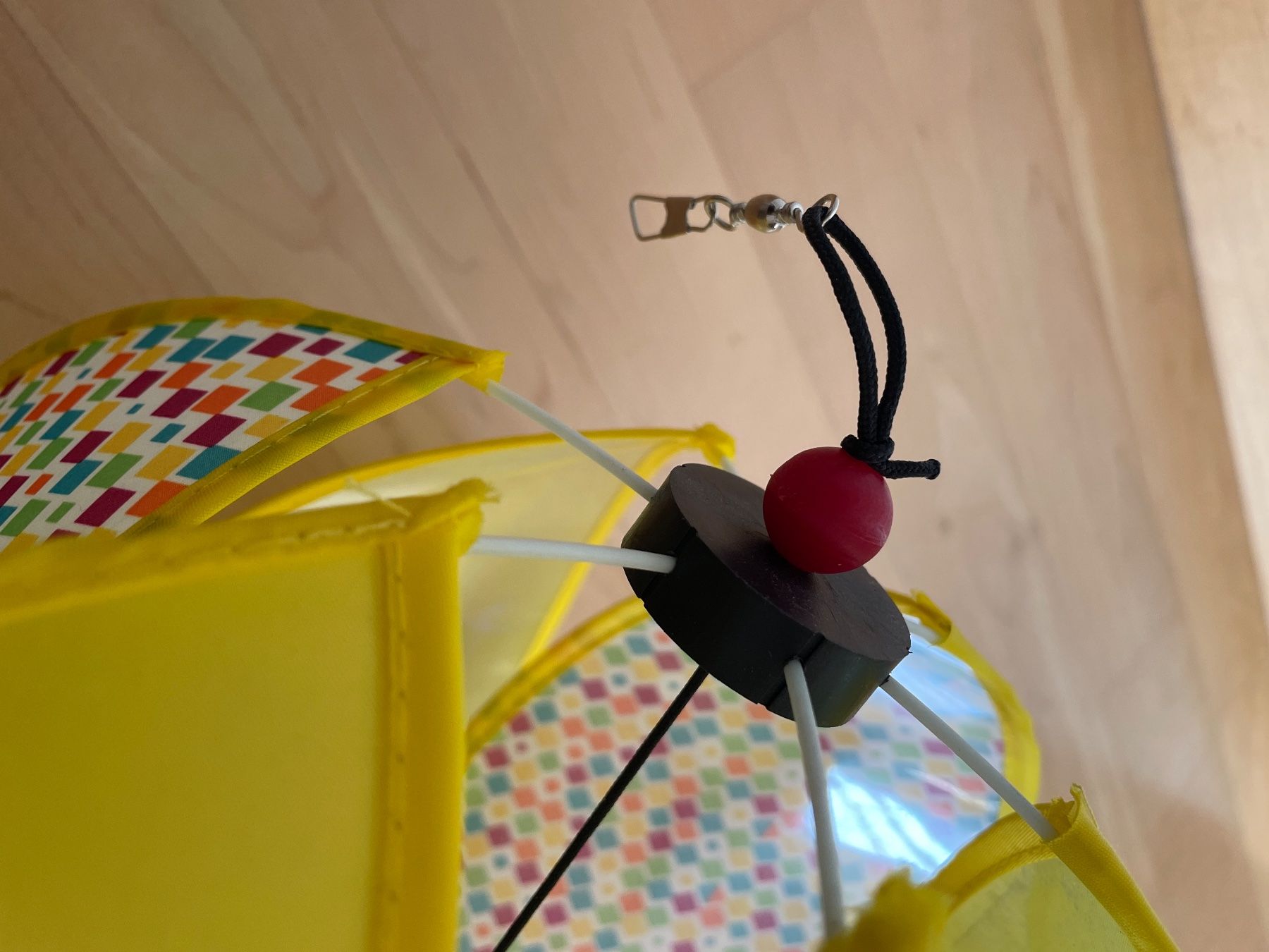 Sonstige Dekorationen & Accessoires: Windspiel Heissluftballon gelb – Gebraucht aus Rothenburg von Disney3 3