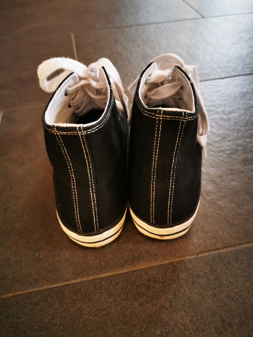 Scarpe da donna: Chucks Gr 37 – Usato da Geuensee venduto da claukau 2