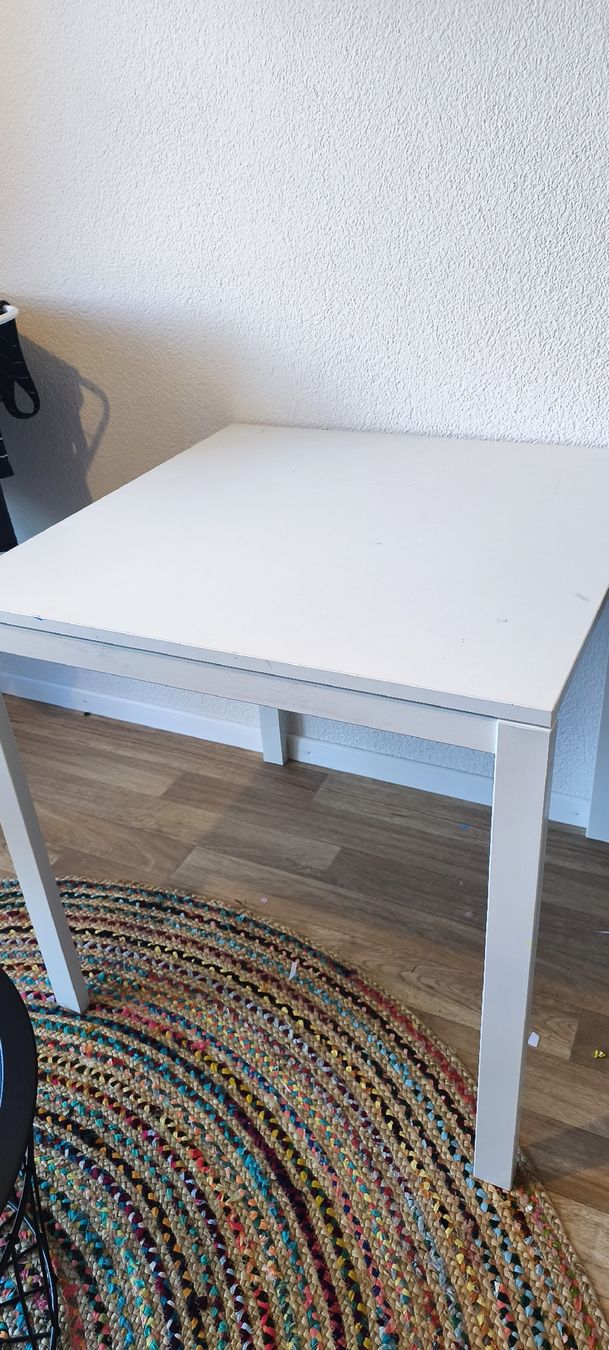 Ikea Tables: Tisch Ikea  – D'occasion à Glattpark(Opfikon) par fra_7y7g