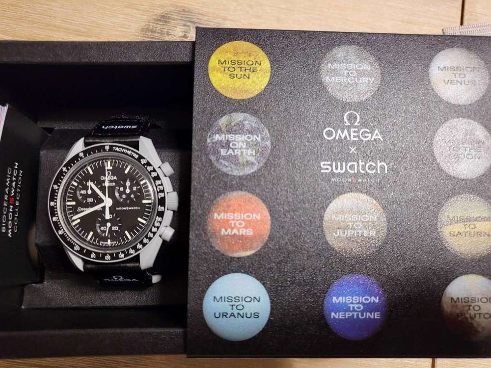 Swatch Orologi: Omega X Swatch MoonSwatch Mission to the Moon + Omega Pin's – Nuovo e nell'imballaggio originale da Sonceboz-Sombeval venduto da michael.l 1