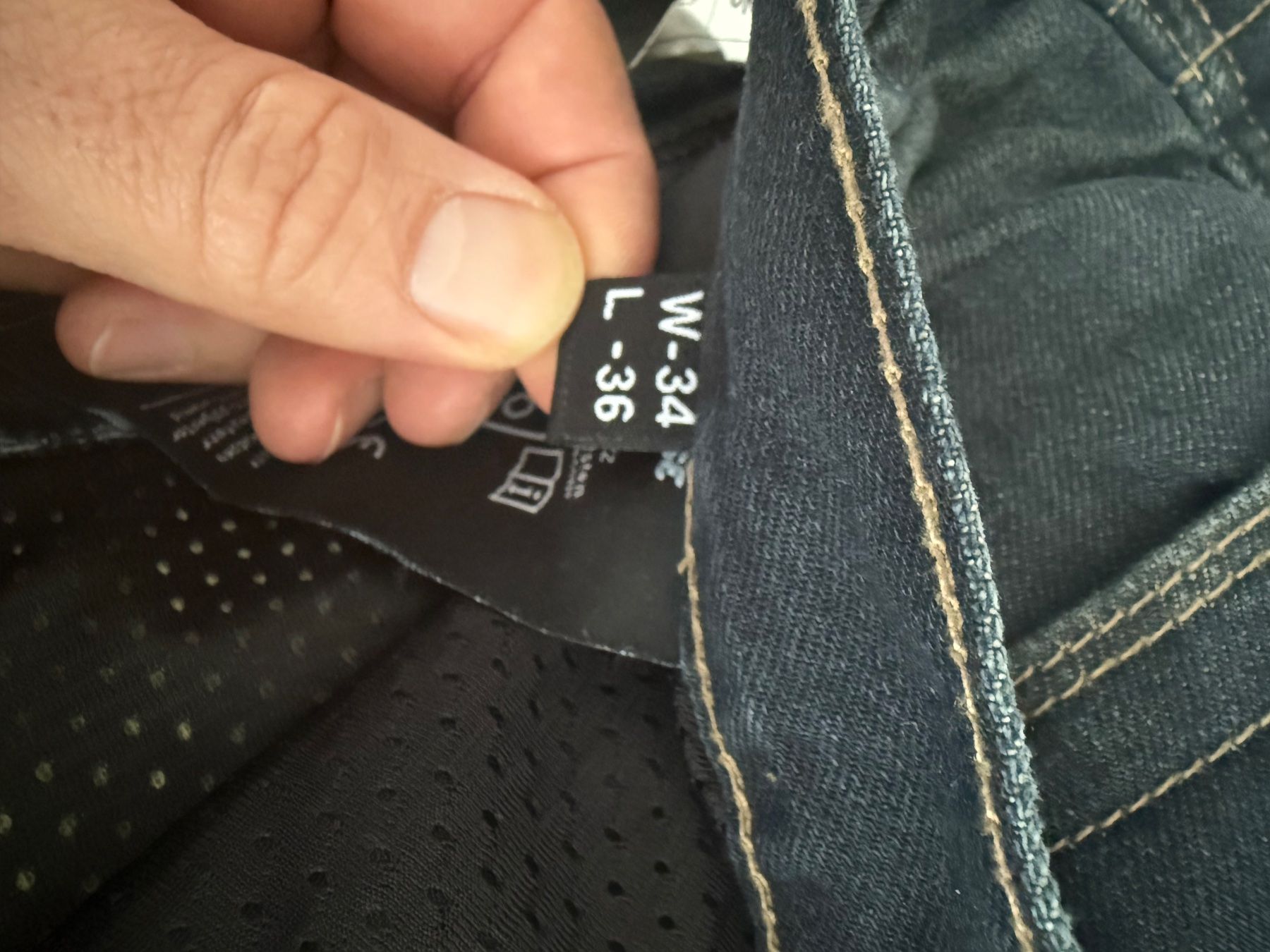 Lotti di vestiti: Motorrad Kleidung – Usato da Wattwil venduto da sbj_5lr8 5