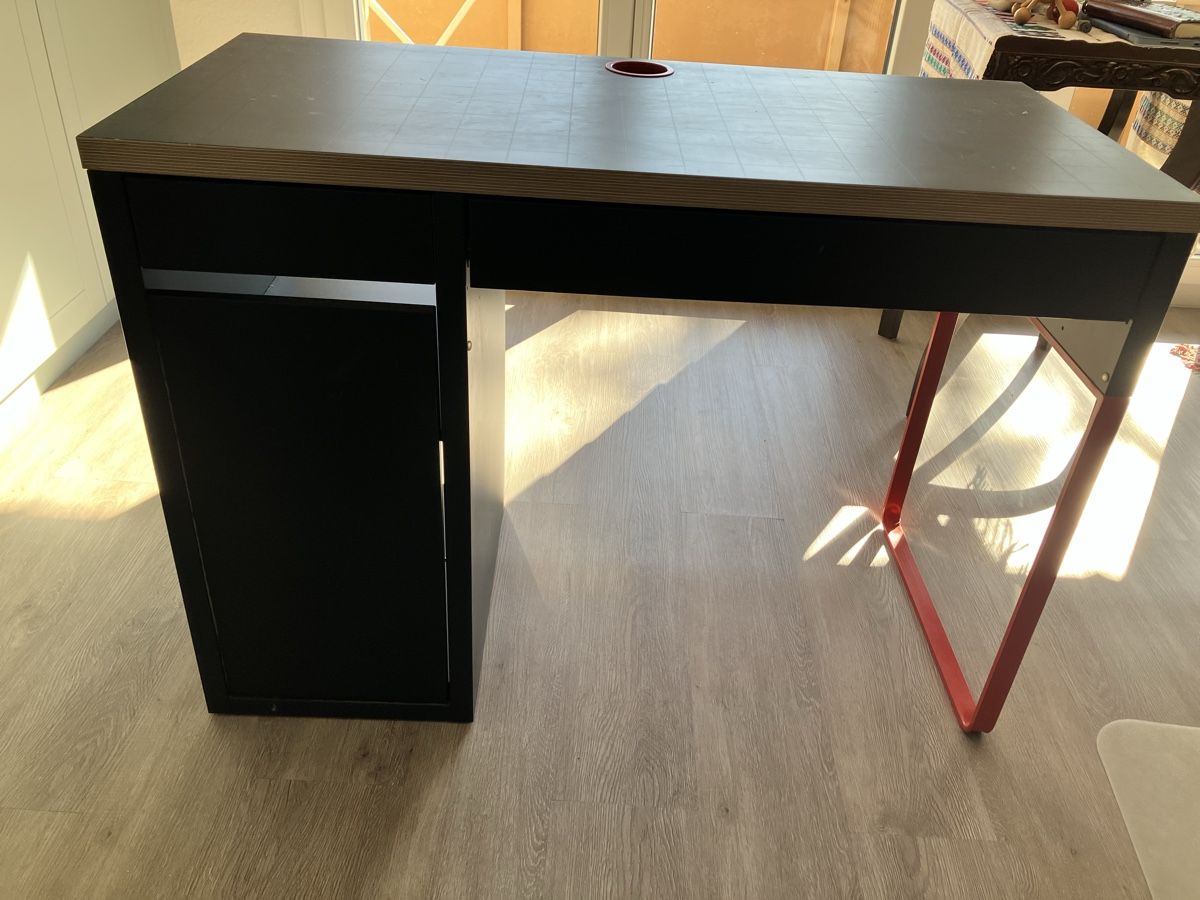 Scrivanie: IKEA study desk (Micke) – Usato da Volketswil venduto da Peony123 1