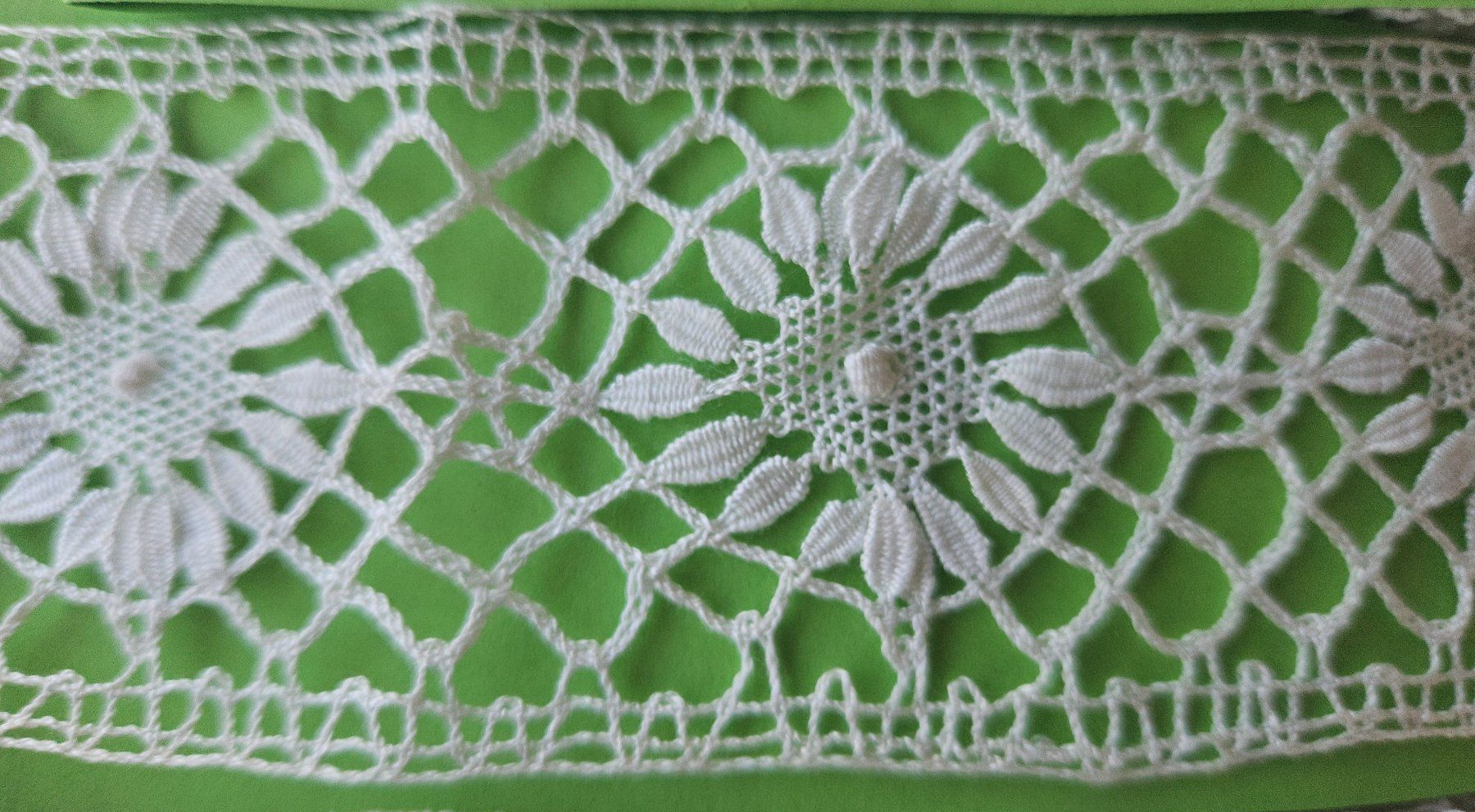 Tessuti: Spitzen geklöppelt, gestrickt, Filettechnik – Usato da Zürich venduto da Budleia