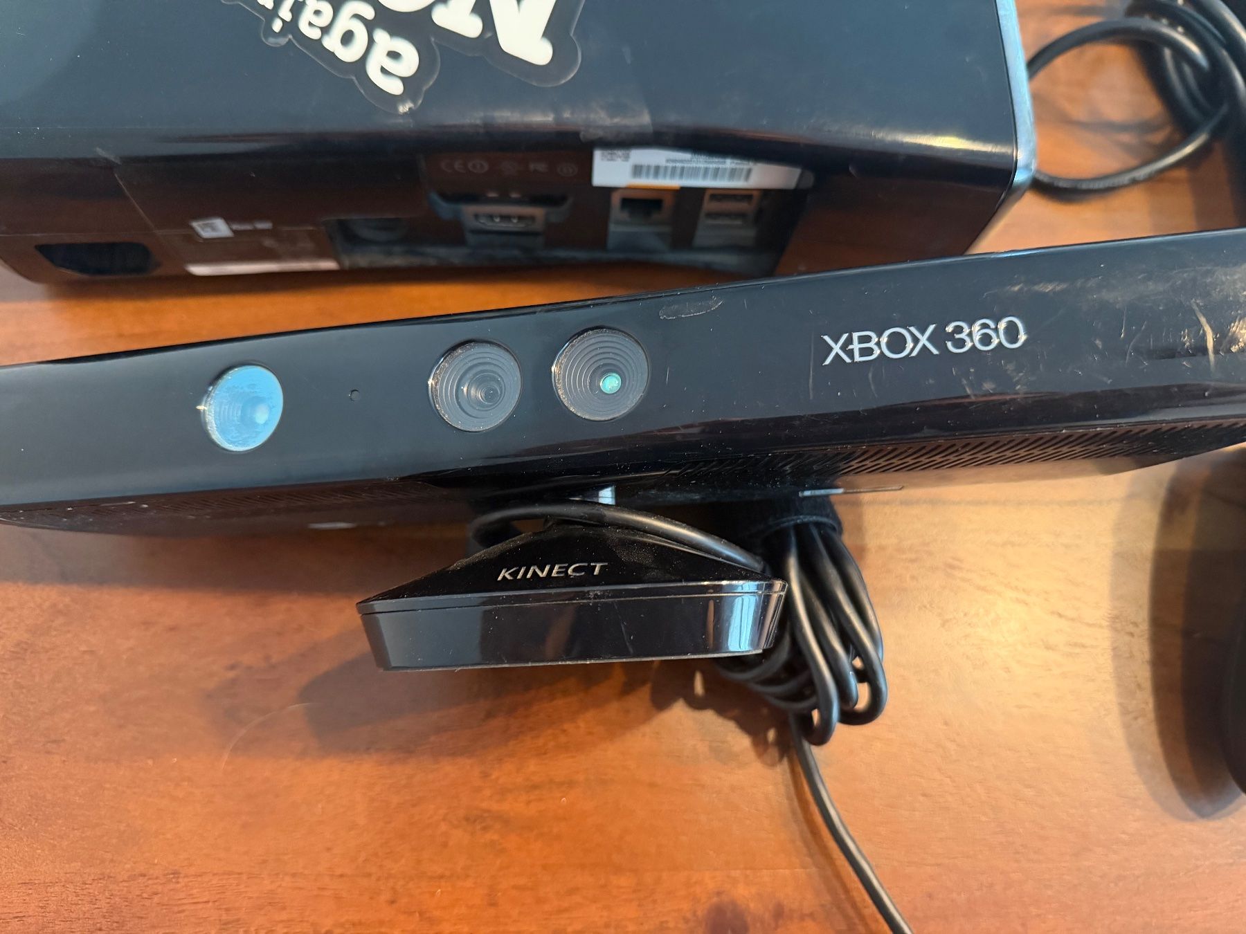 Microsoft Consoles: Xbox 360 Slim 250GB inkl. Kinect und Controller – D'occasion à Thunstetten par Virus_33 3
