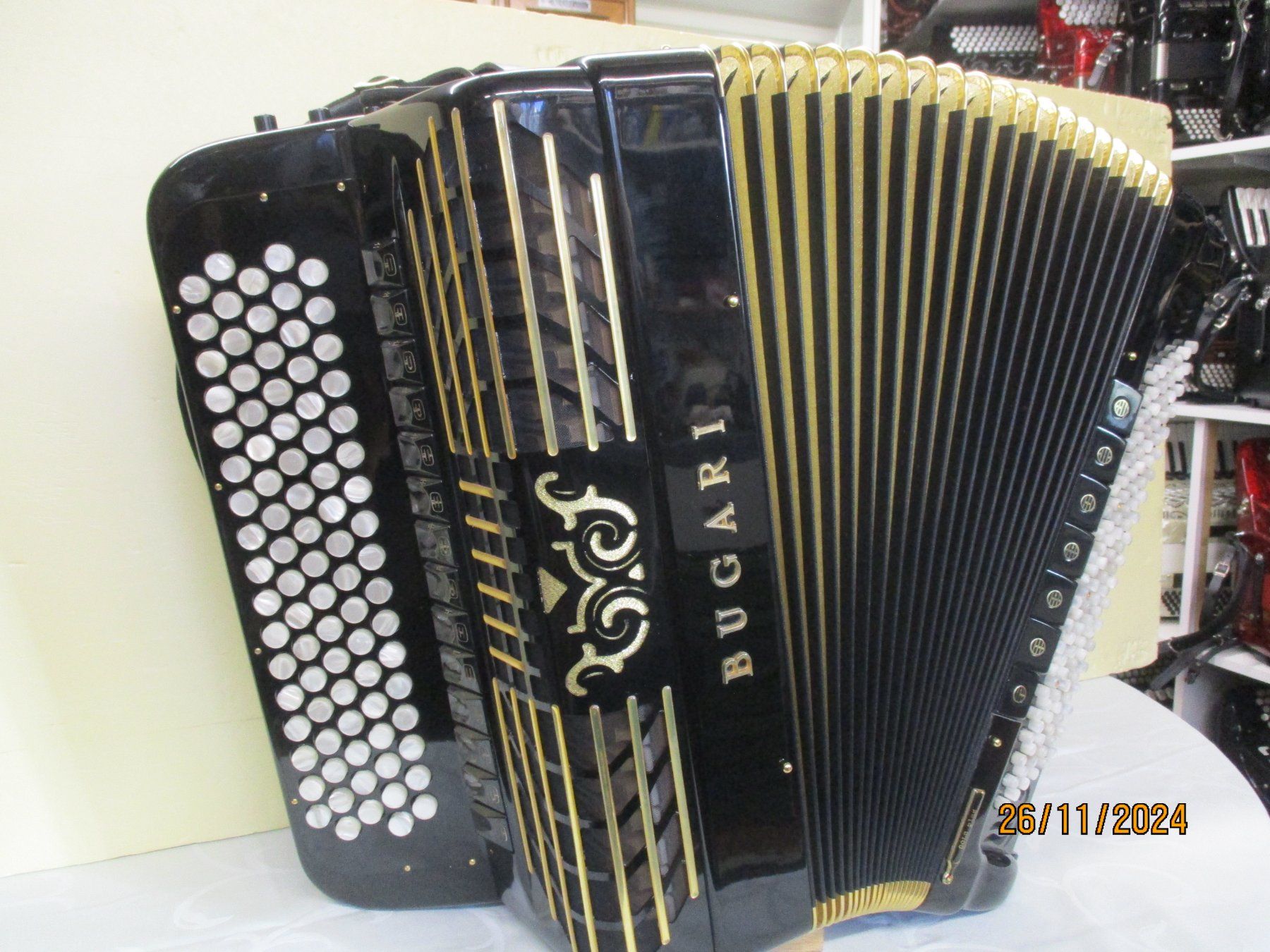 Strumenti musicali: Akkordeon Bugari Gold plus Modell 508 – Usato da Jegenstorf venduto da Oktavio 2