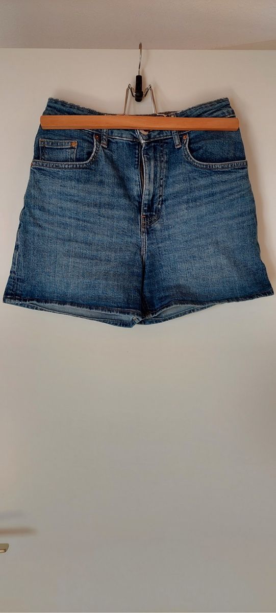 Jeans: Short en jeans (pack : 36 et M) – Usato da Épalinges venduto da lola_vp_99