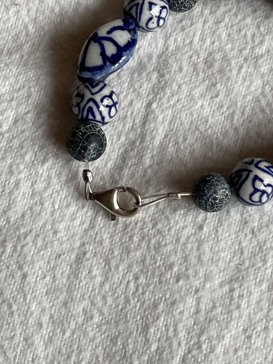Bracciali & Braccialetti: Blau-graues Armband mit Keramik-Perlen – Usato da Münsingen venduto da Secondhand89 1