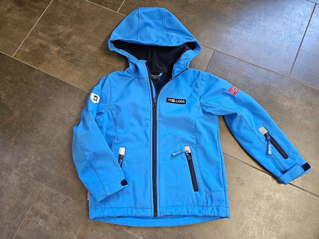 Trollkids Vestes & Manteaux: Trollkids Softshelljacke, Grösse 116 – D'occasion à Rorschacherberg par sut86