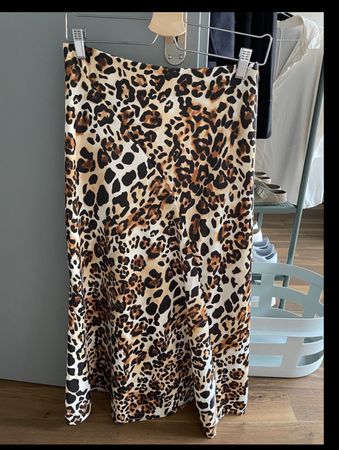 Satin Rock, Leoparden Print, & Other Stories, Gr. 38