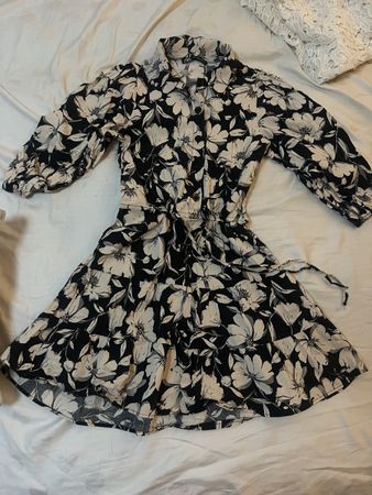 Kleid Zara schwarz weiss floral