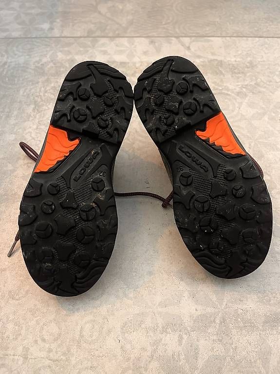 Chaussures garçon: Lowa Wanderschuhe Gr. 32 – D'occasion à Hochdorf par o0simone0o 1