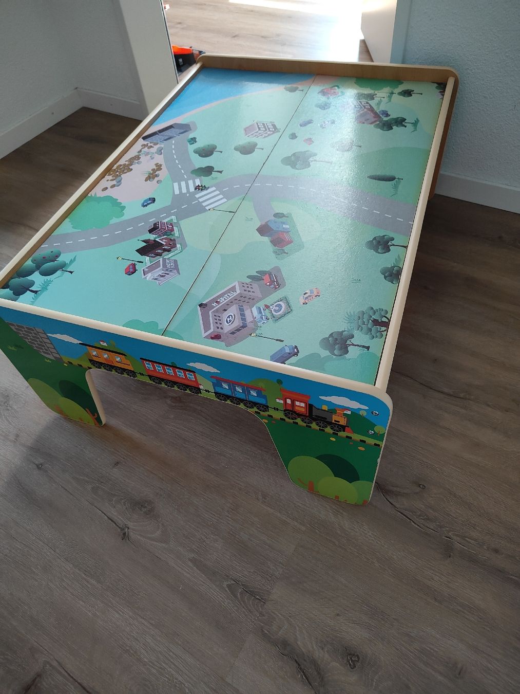 Tavoli: Kinderspieltisch mit Zugmotiv – Usato da Kriens venduto da Ivana4 1