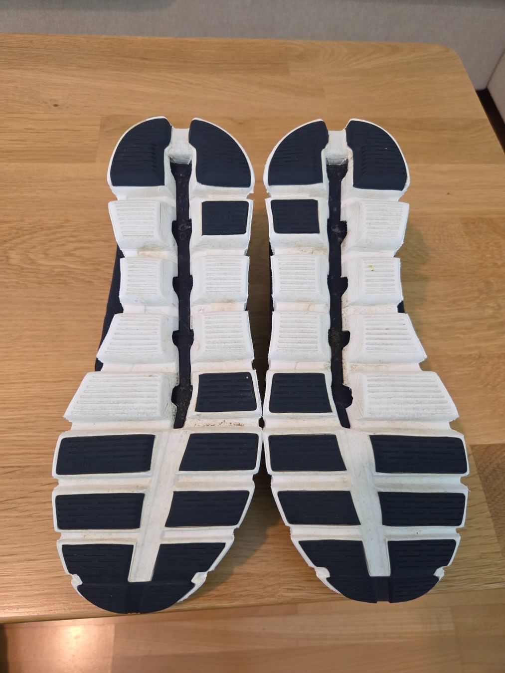 On Scarpe da uomo: ON Cloud 5 Midnight 41 Herren - Topzustand – Usato da Wallisellen venduto da SwissTreeDee 3