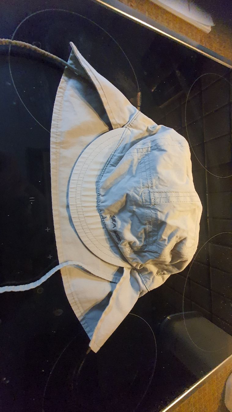 Altro abbigliamento per bambino: Sonnenhut mit Nackenschutz – Usato da Flawil venduto da minggeli83 1