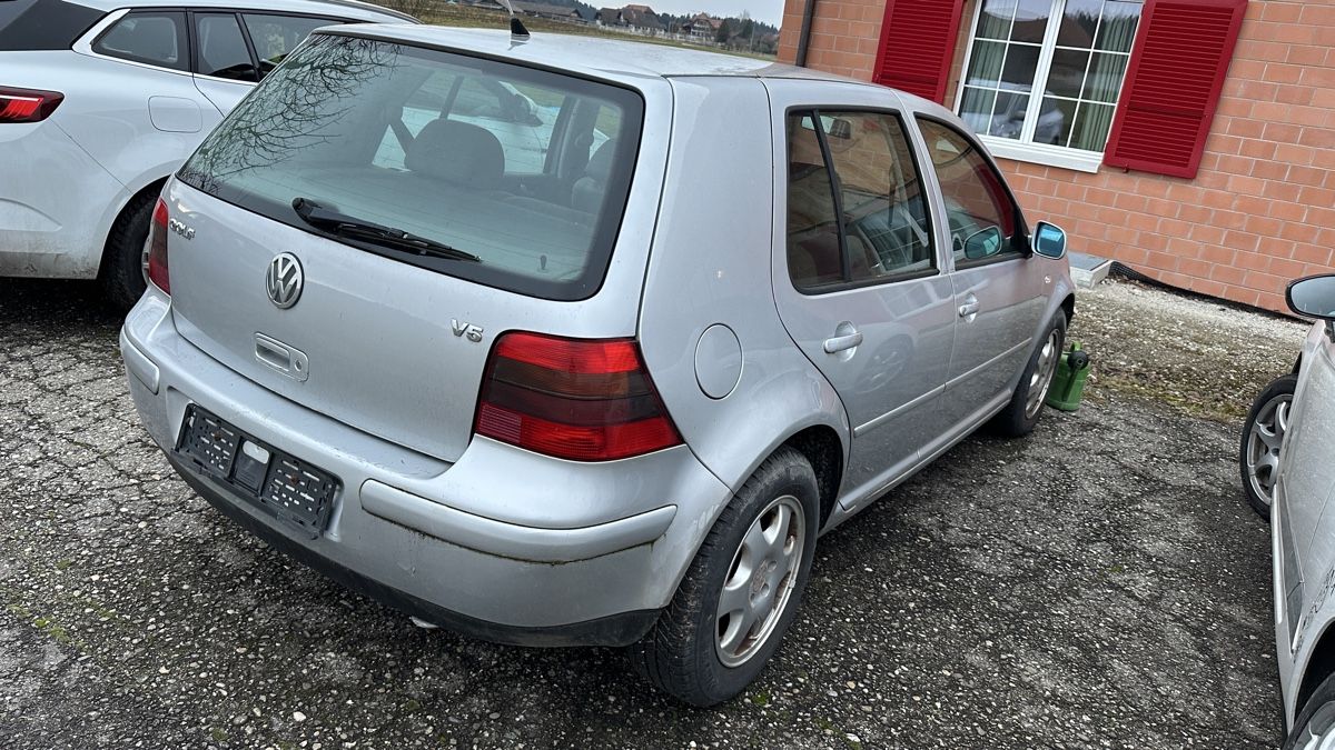 Automobili: Golf 4 V5. 2.3 Automat                 Km  180100 – Usato da Münchenbuchsee venduto da september72 2