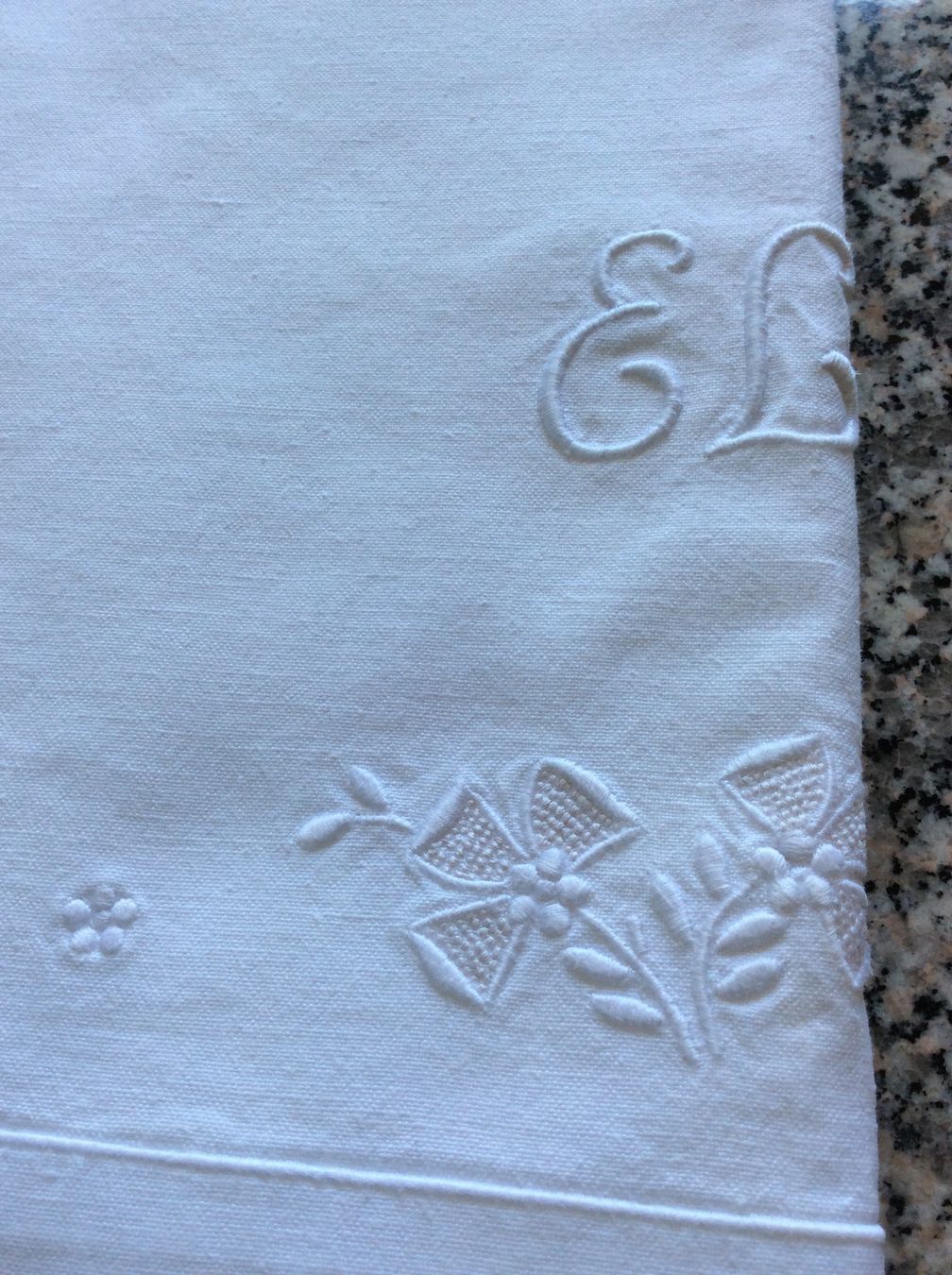 Biancheria da letto: Altes Leintuch aus feinem Leinen. Mit Monogramm: E. L. – Nuovo (secondo la descrizione) da Birwinken venduto da waldmanndli 3