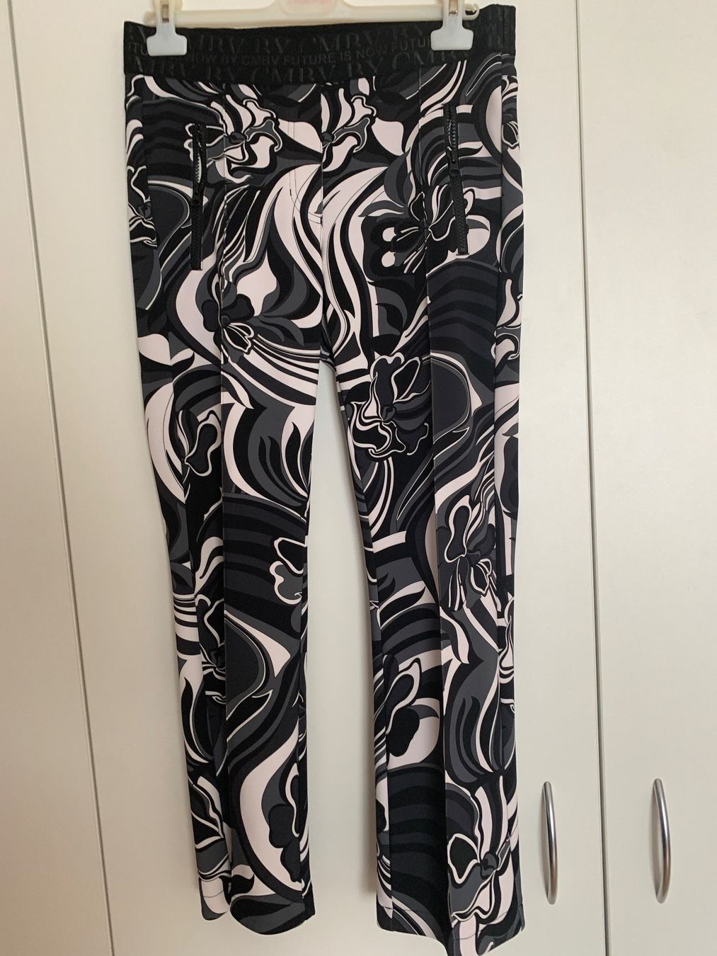 Cambio Pantaloni: Cambio Schlupfhose – Usato da Geuensee venduto da Gagisi