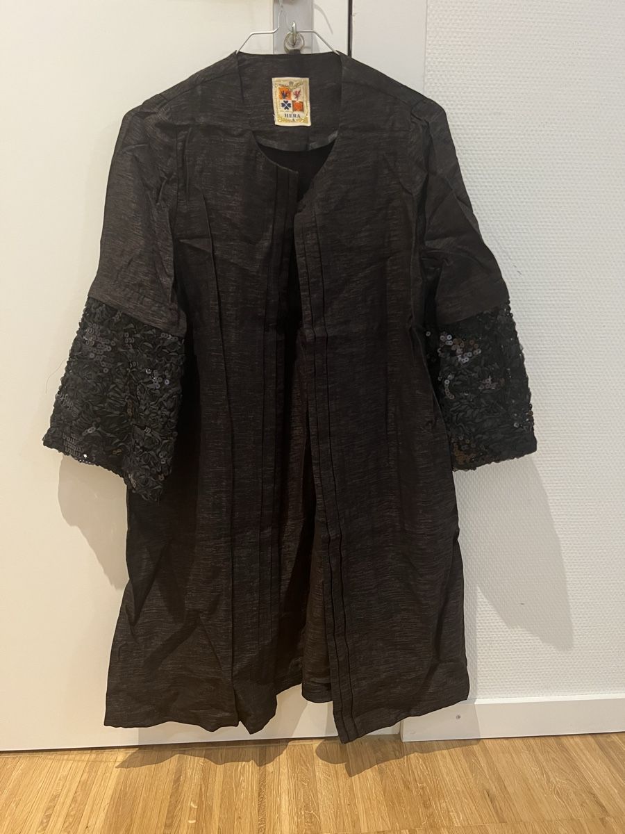 Tuniques: Black tunic – D'occasion à Adliswil par Marjin 1