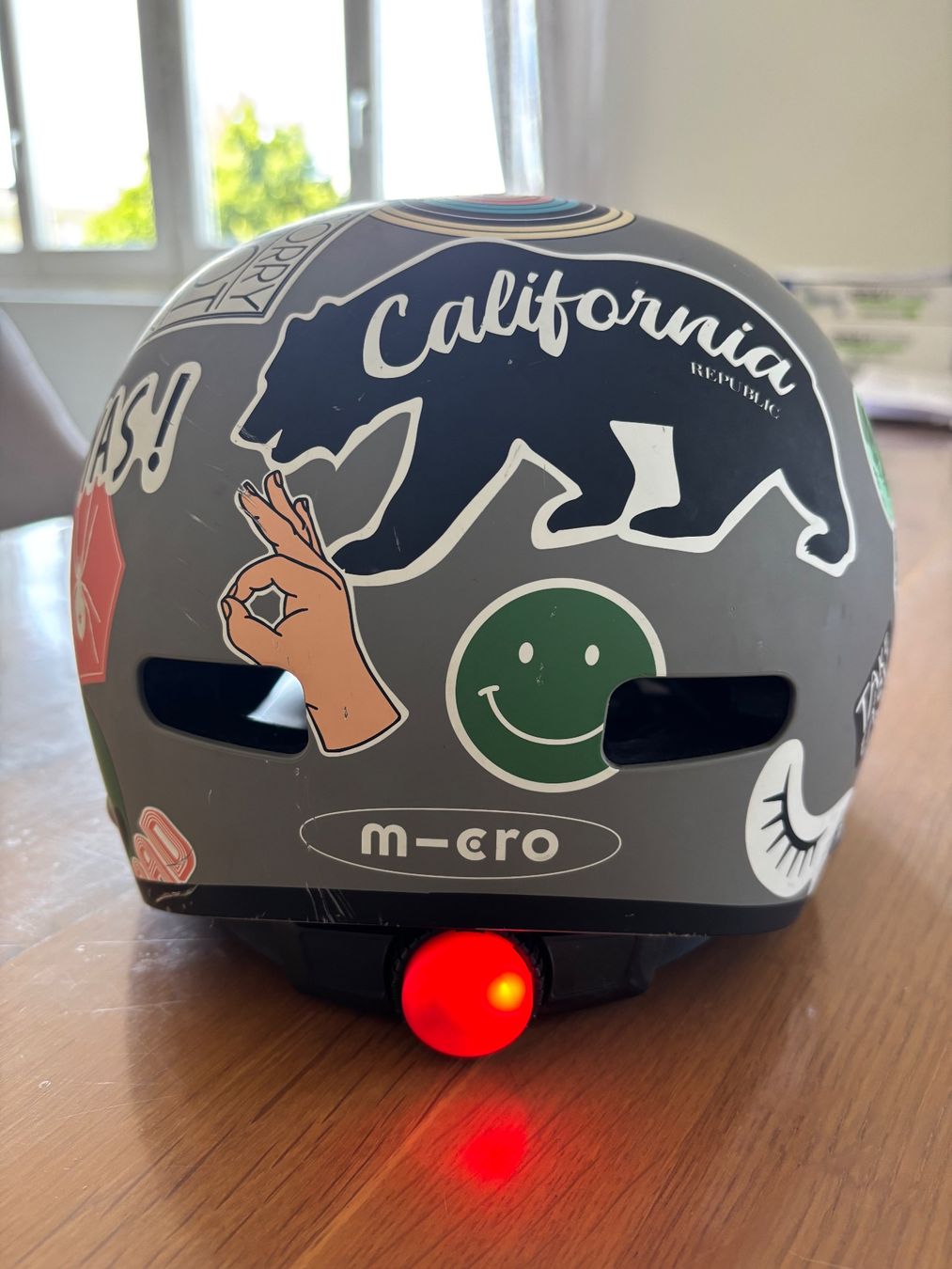 Caschi: Micro Scooter/Skateboard Sticker Helm mit LED Licht – Usato da Thalwil venduto da Swisshoneys 7