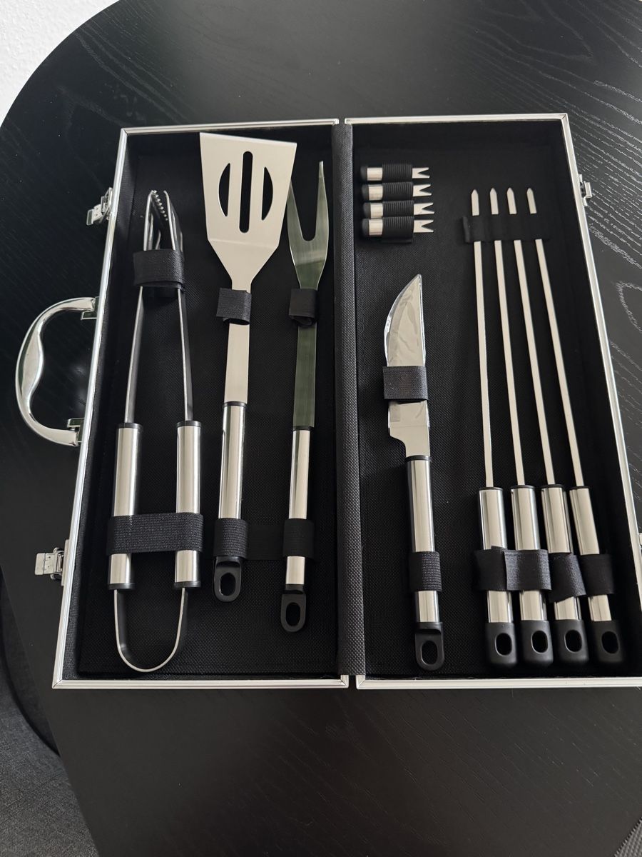 Tutti gli attrezzi: BBQ Grill Tool Set - Stainless Steel - Summer Essential – Nuovo (secondo la descrizione) da Pully venduto da fre_56gk