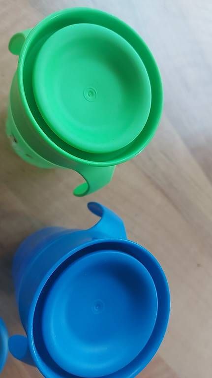 Pasti del neonato: Avent Trinkbecher / Lerntrinkbecher – Usato da Rotkreuz venduto da MASI17 3