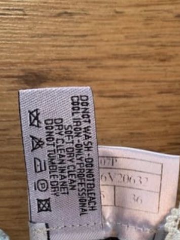 Chanel Top: CHANEL Seidentop Gr. 36 Schwarz/Nude mit Häkelspitz – Usato da Davos Platz venduto da sar_6yvv 3