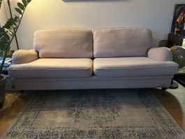 Gemütliches Sofa in Rosa, Gebraucht.