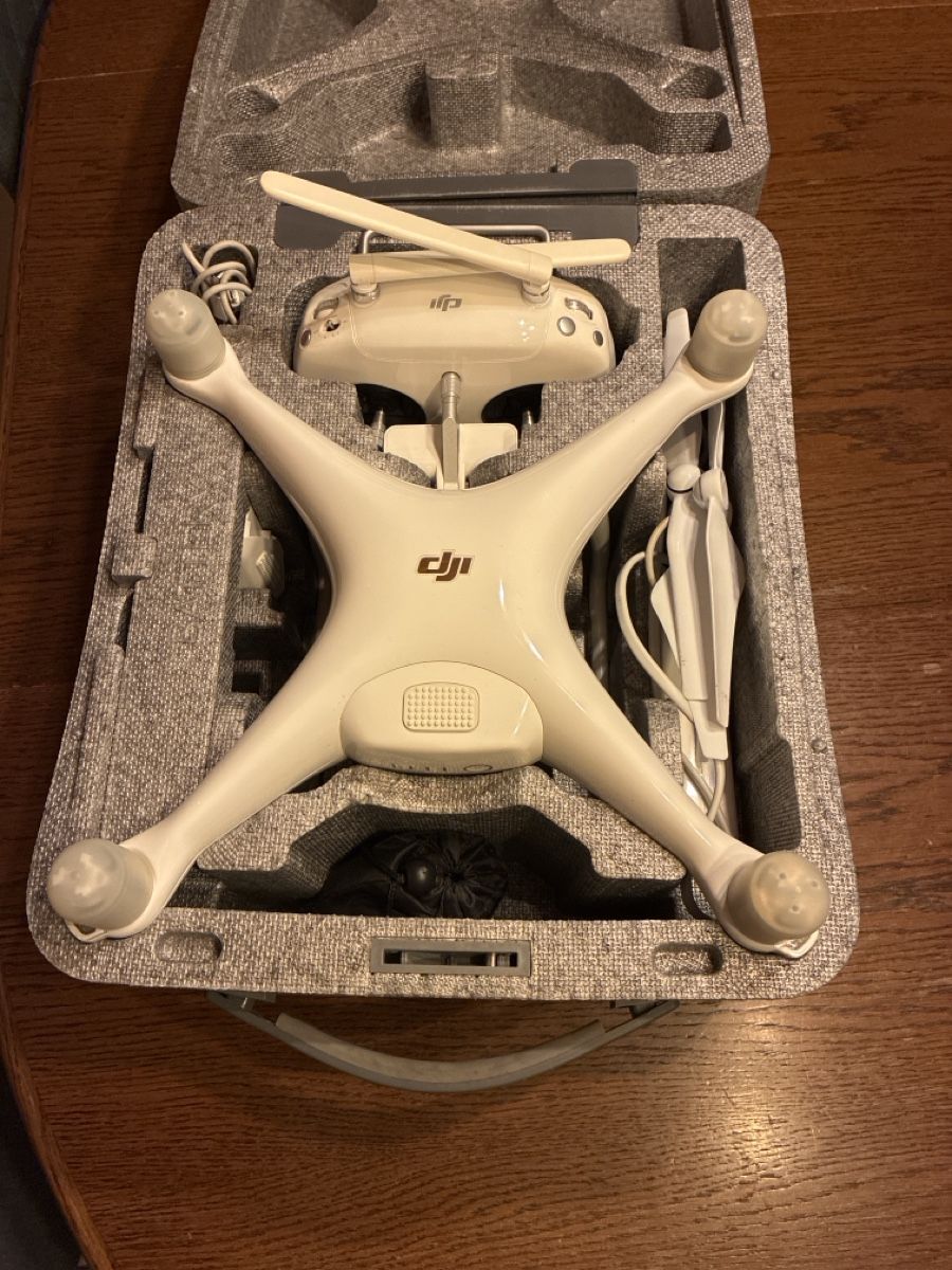 DJI RC Kits de montage: Drone DJI Phantom 4 avec mallette et télécommande – D'occasion à Tramelan par jes_5l6z