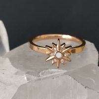 ASTERISK RING ROSE  VON HOLZKERN MIT WEISSEM PERLMUTT