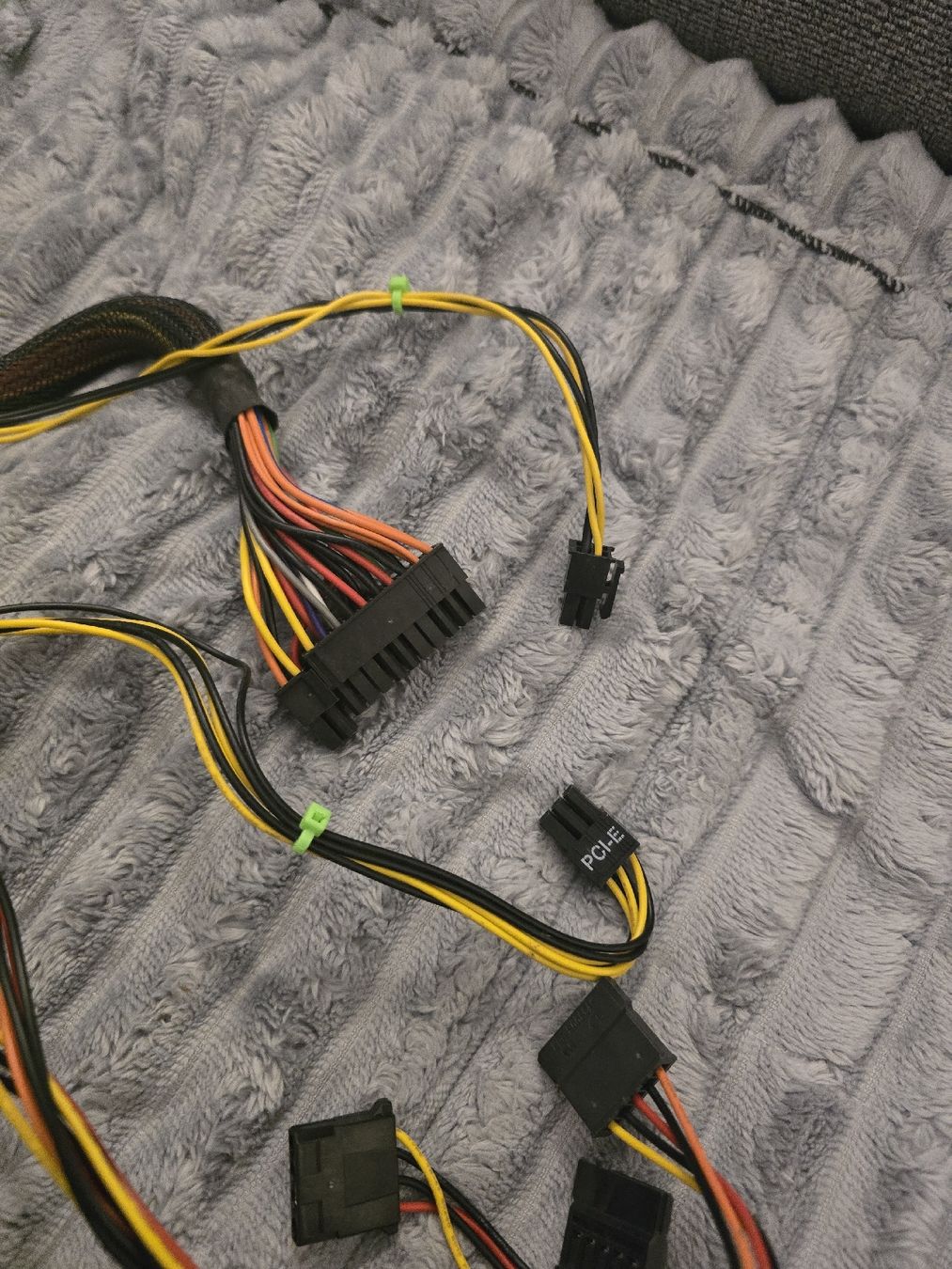 Componenti elettronici: RaptorX RT-450ABP PC Netzteil – Usato da Grächen venduto da -Arturas- 1