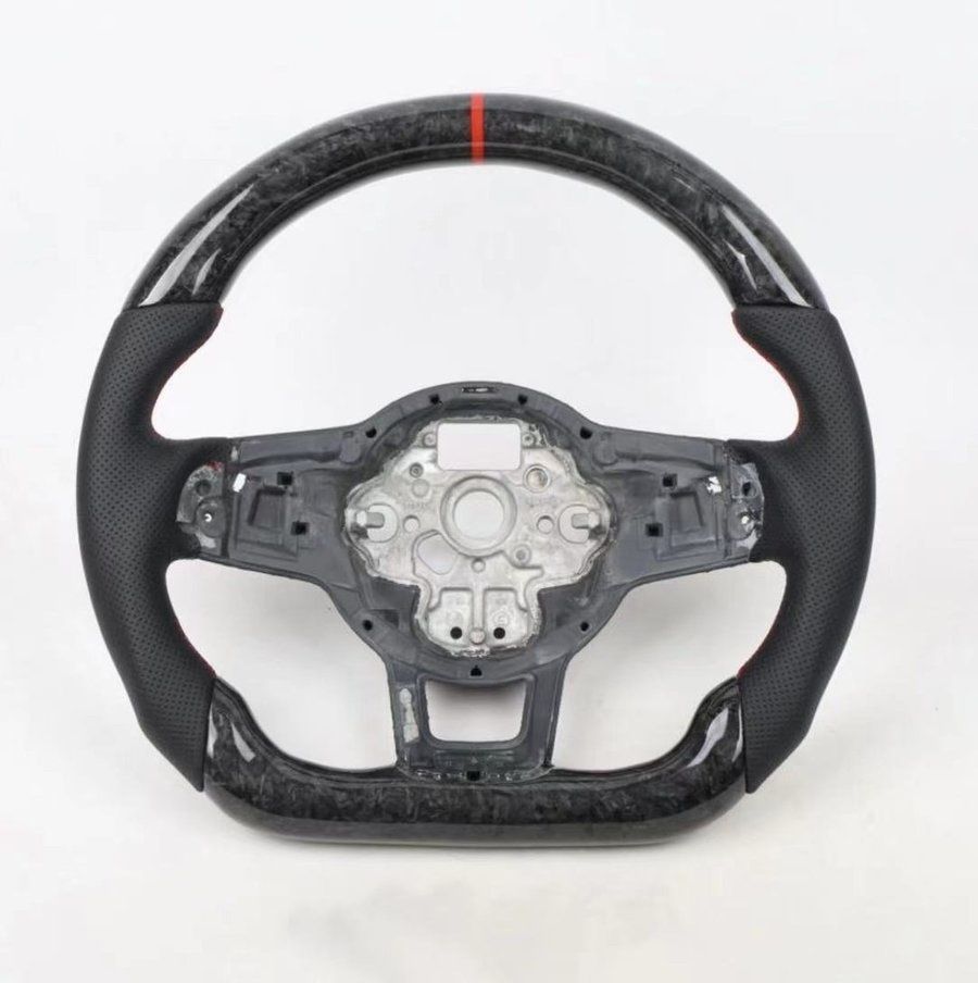 Tutti pezzi di ricambio auto: VW Golf 7/7.5 Forged Carbon Lenkrad – Nuovo e nell'imballaggio originale da Volketswil venduto da Willis_Autoteile