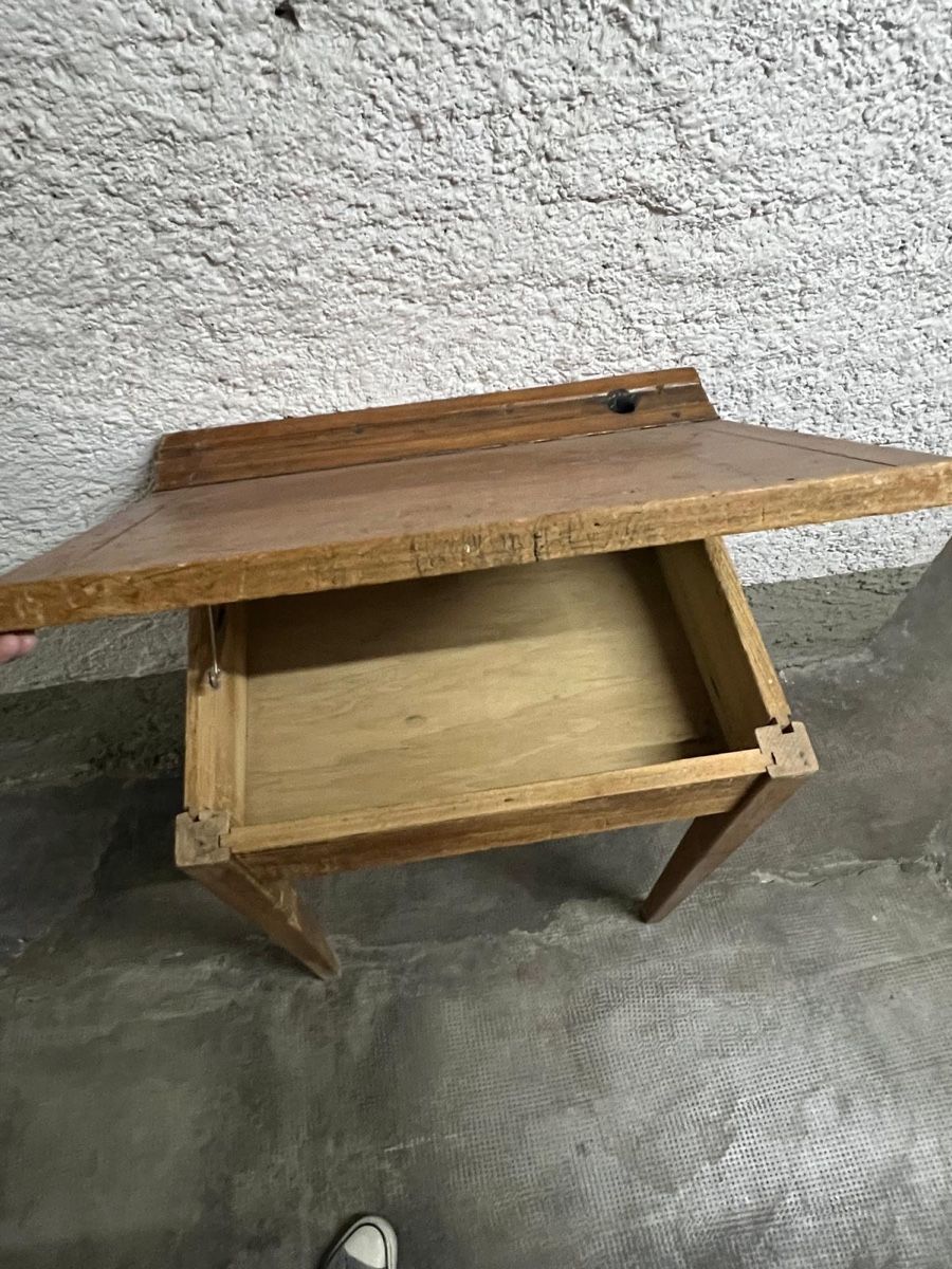 Scrivanie: Bureau d'écolier en bois vintage – Usato da Lausanne venduto da Balthaaaa 3