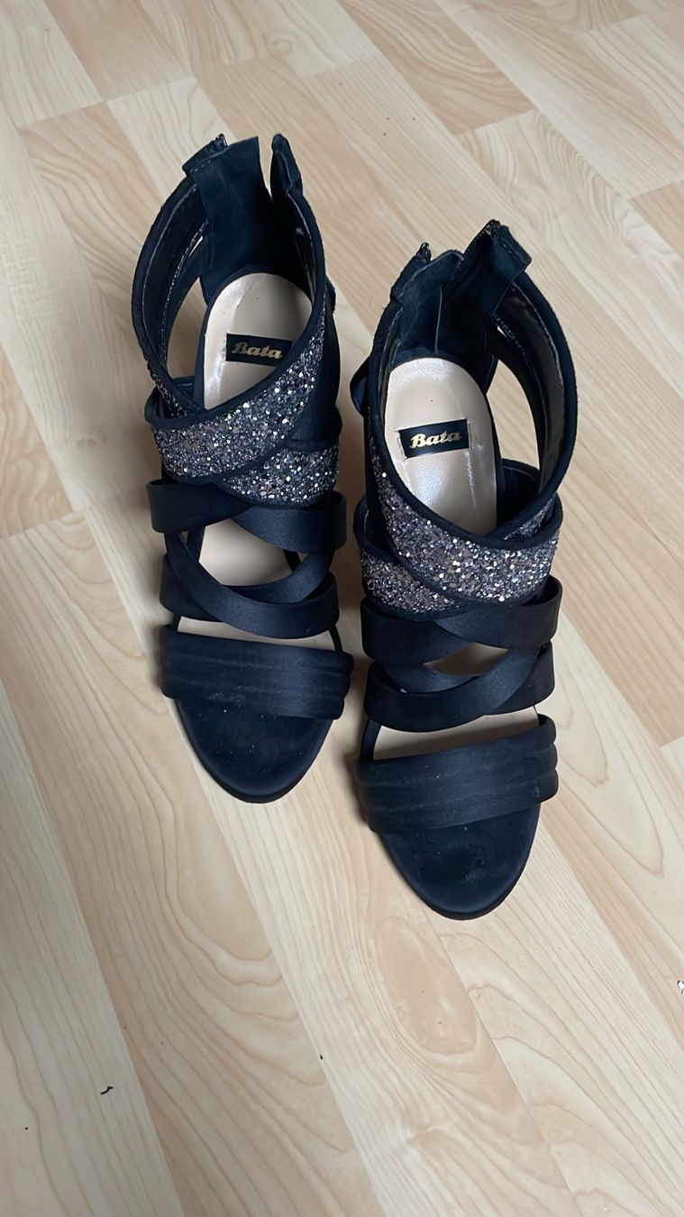 Chaussures femmes: Schwarze Glitzer Absatzsandalen Gr. 37 von Bata – Neuf (Voir description) à Ammerswil AG par Diki.S 2