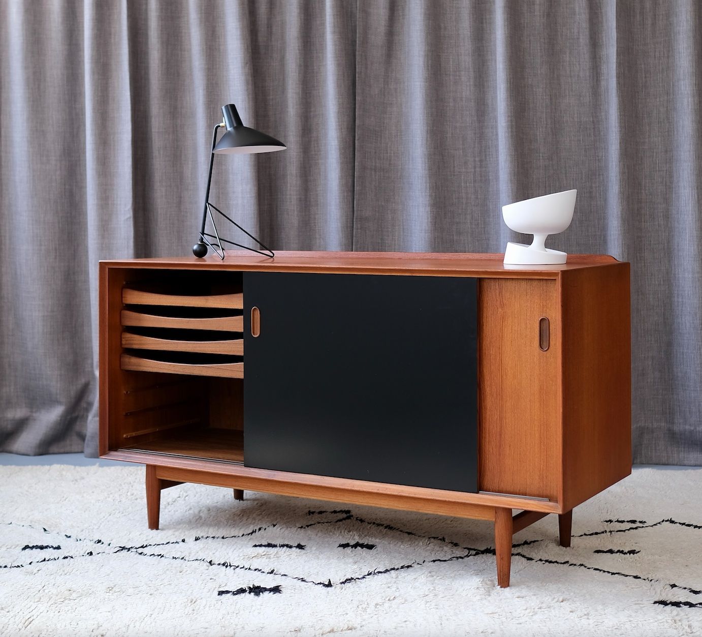 Credenze: Arne Vodder Modell OS11 Sideboard / Sibast, Denmark – Usato da Bern venduto da Zmodern_VIN