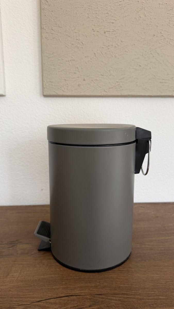 Altro per la casa: Abfallbehälter Treteimer Metall grau 3liter – Usato da Männedorf venduto da pam_h5gv 1