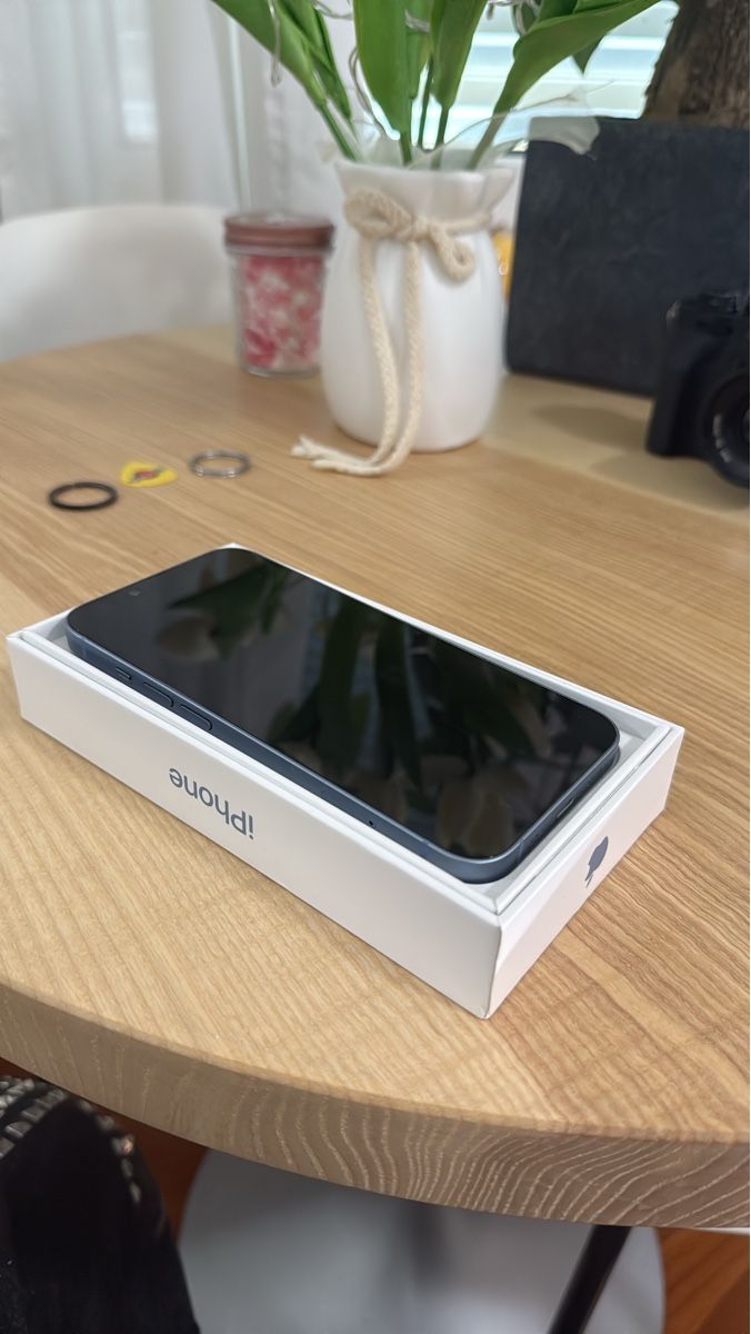 Apple Handys / Smartphones: Iphone 14 - NEUZUSTAND - akku 87% – Gebraucht aus Neuchâtel von Bas_nkc5