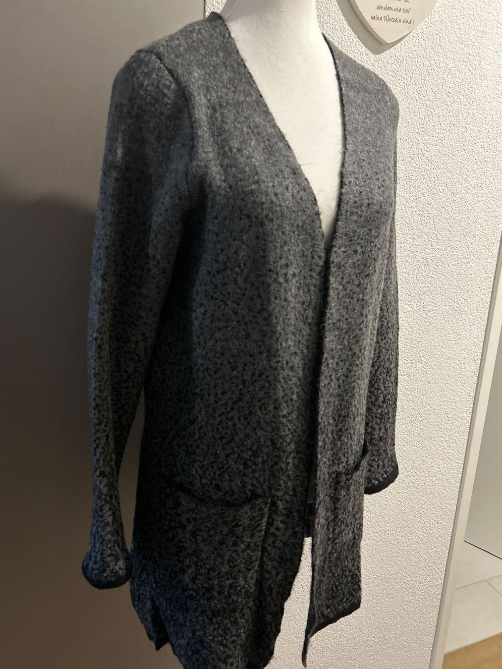 Giacche: Lange Strickjacke grau meliert von Multiblu Gr. L – Nuovo (secondo la descrizione) da Brunnen venduto da Nala2929 1