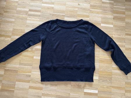 Dunkelblauer Damenpullover, Schurwolle