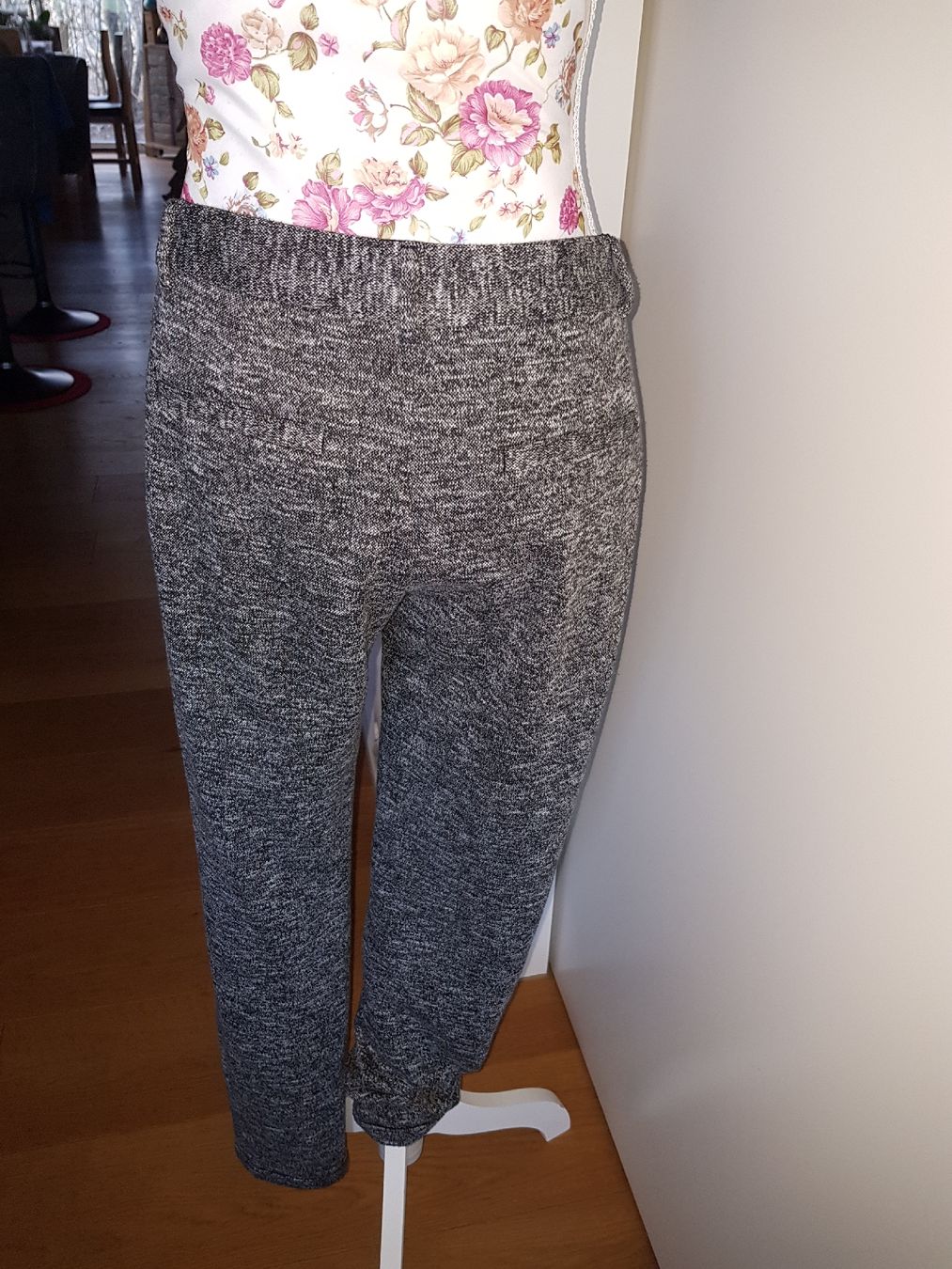 Esprit Pantaloni: Hose Gr 30 – Usato da Opfikon venduto da Annanet 2