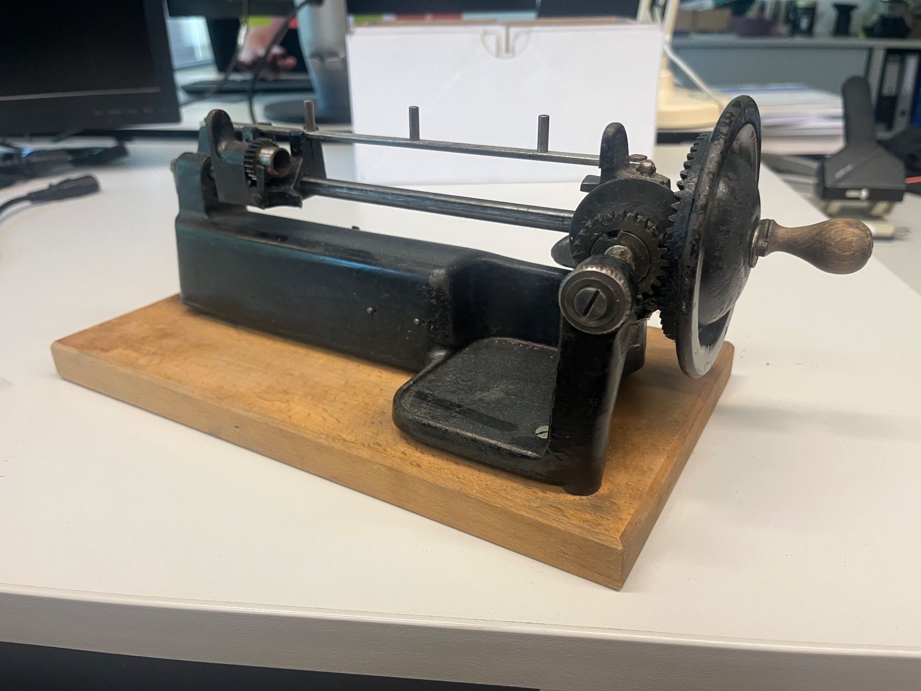 Temperini: Antique Gull & Harbeck Jupiter Pencil Sharpener – Usato da Trimbach venduto da ypluess 1