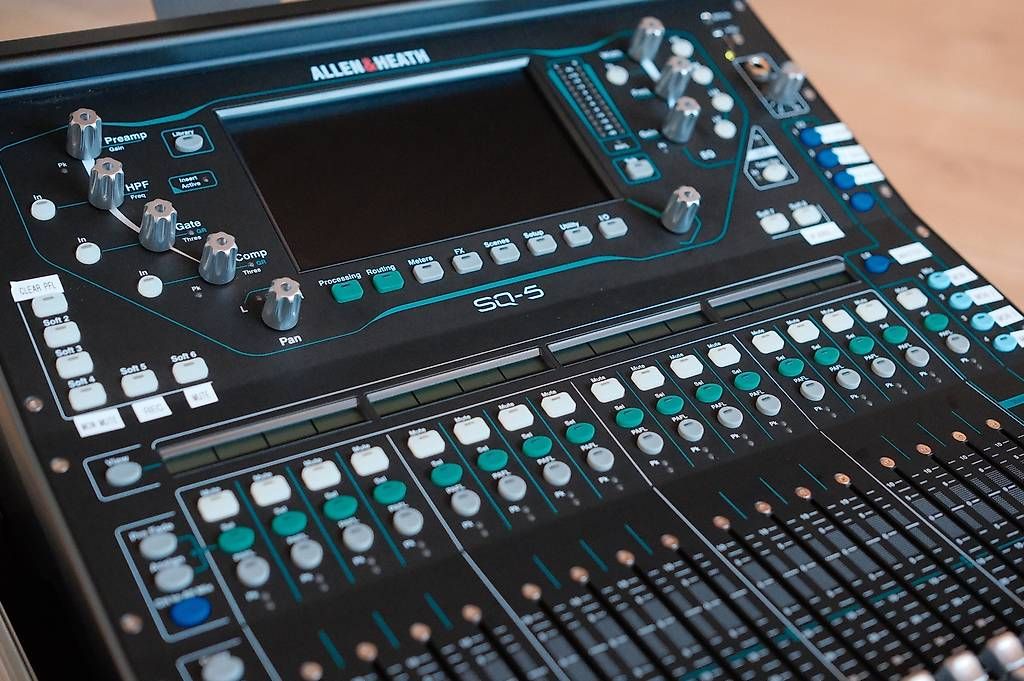 Allen & Heath Console di mixaggio: Allen & Heath SQ5 – Usato da Lausanne venduto da juliencarrera.1991 2