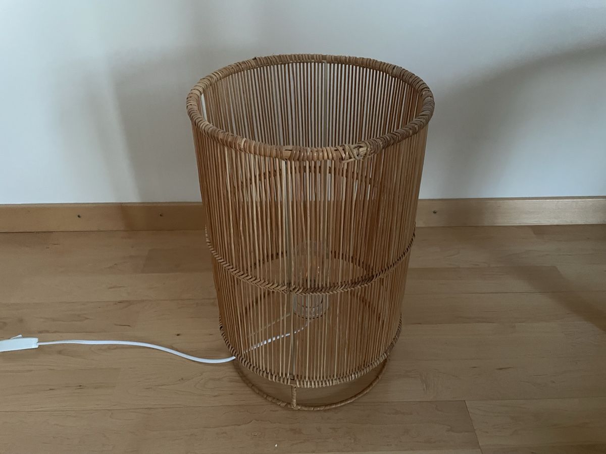 Lampade: Stehlampe mit schönem Lichtmuster – Usato da Thalwil venduto da Andieg 1