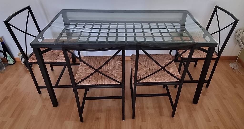 Ikea Tavoli: Esstisch mit Glasplatte,Top Zustand! – Usato da Unterengstringen venduto da shu_8gw8