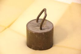 Gegengewicht ca. 4.490kg, rostig
