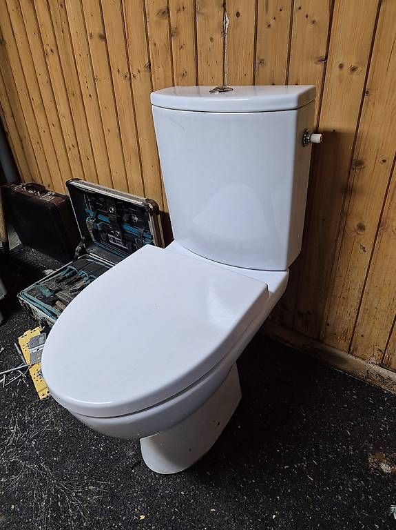 WC: Toilette, WC – Gebraucht aus Märwil von schweizer.holzwurm