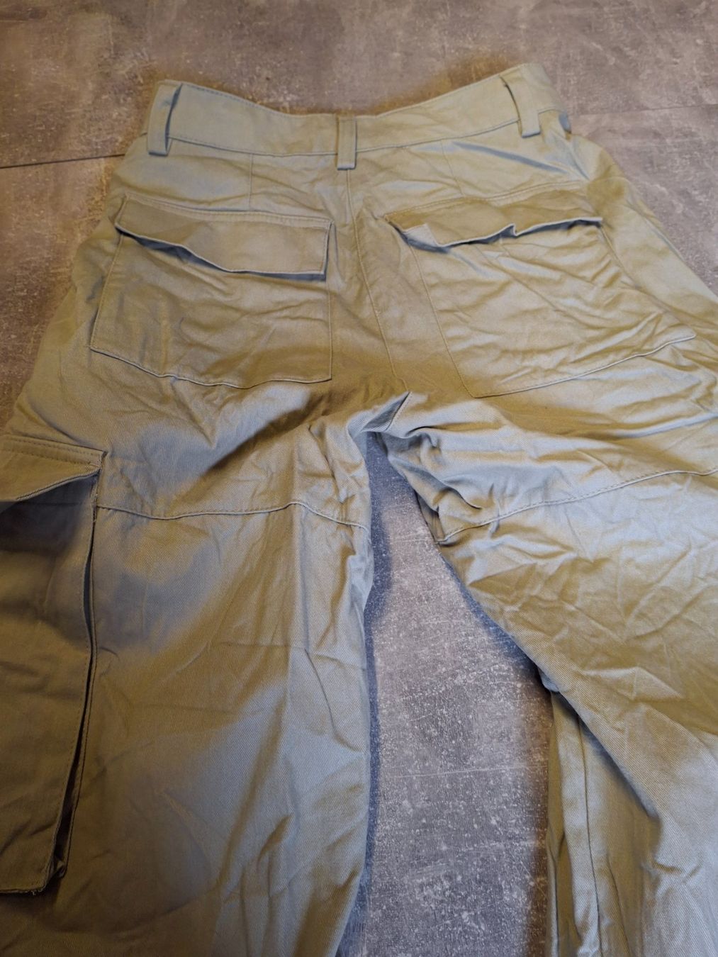 H&M Pantaloni: Pantalon taille 36 marque H&M 69% coton – Usato da Villiers venduto da san_jn5w 6
