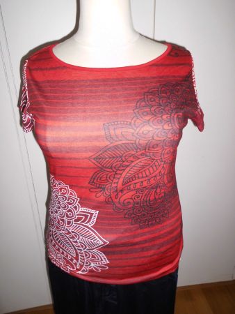 T-shirt rouge/noir T. 44