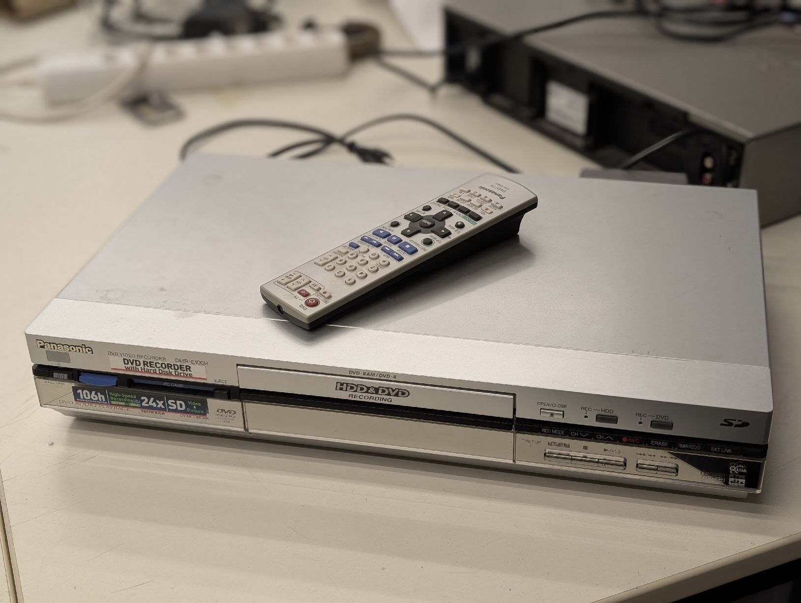 Panasonic Registratori: Panasonic DMR-E100H DVD Recorder - und Harddisk – Usato da Breitenbach venduto da Dribbel 1