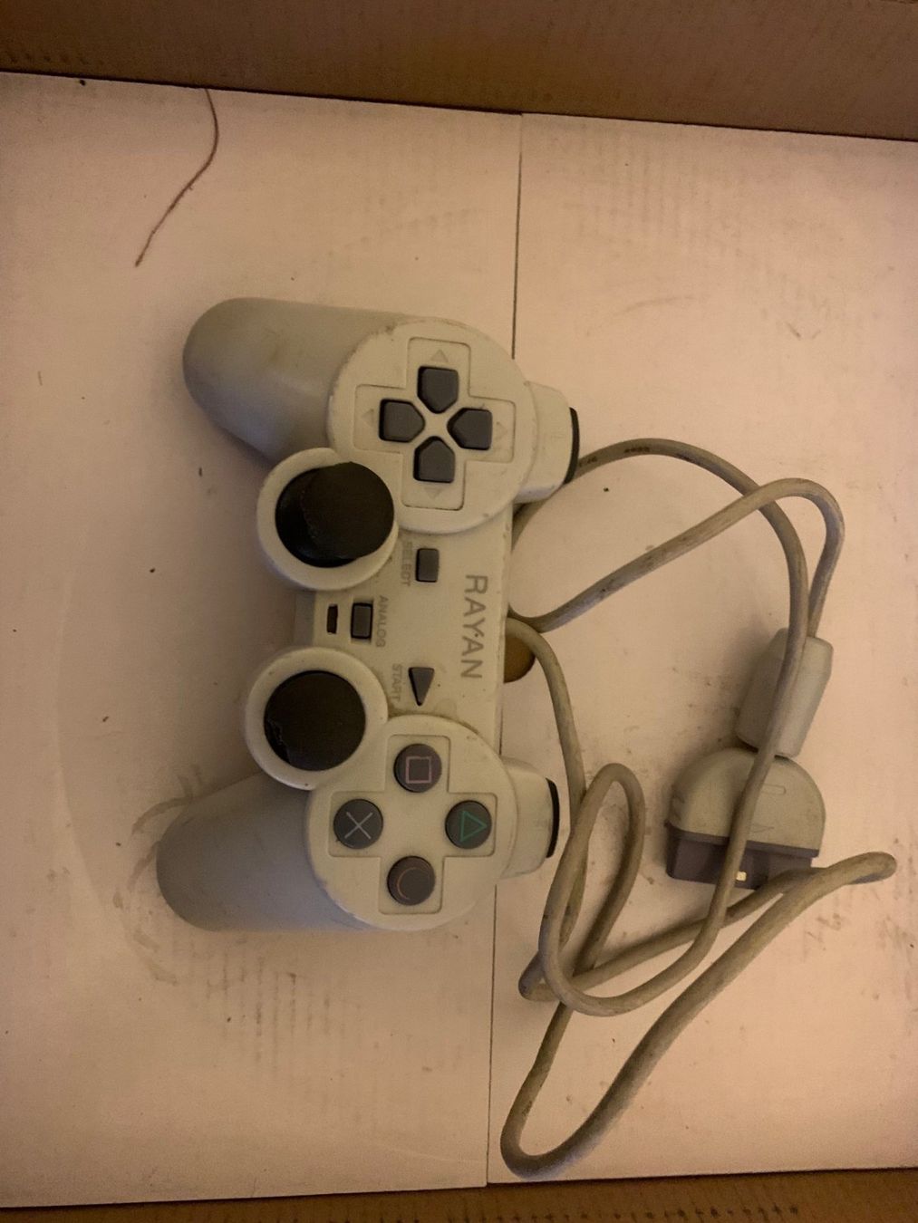 Controller: Controller Rayan PS1 weiss mit Kabel guter Zustand – Difettoso da Emmen venduto da newdeal1970 3