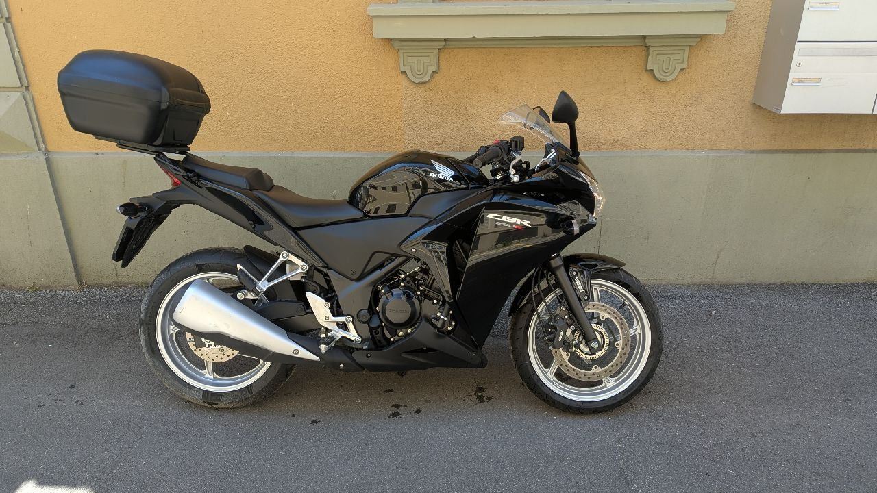 Honda Strada: Honda CBR 250 RA ABS kaum gebraucht – Usato da Biel/Bienne venduto da Rschillin0 2